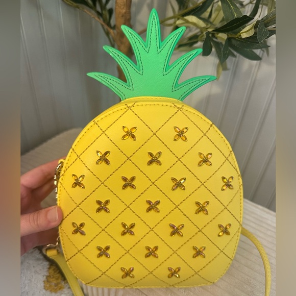 kate spade Handbags - 🍍EUC Kate Spade Novelty Pineapple Bag🍍